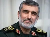 تصویری خاص از این سردار خیلی معروف سپاه در کنار خانواده شهدای کادر پرواز رئیس جمهور فقید