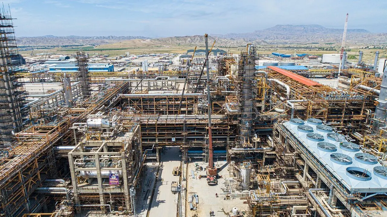  پروژه‌های نیمه‌تمام صنعت نفت سالانه صدها همت به اقتصاد کشور آسیب می‌رساند