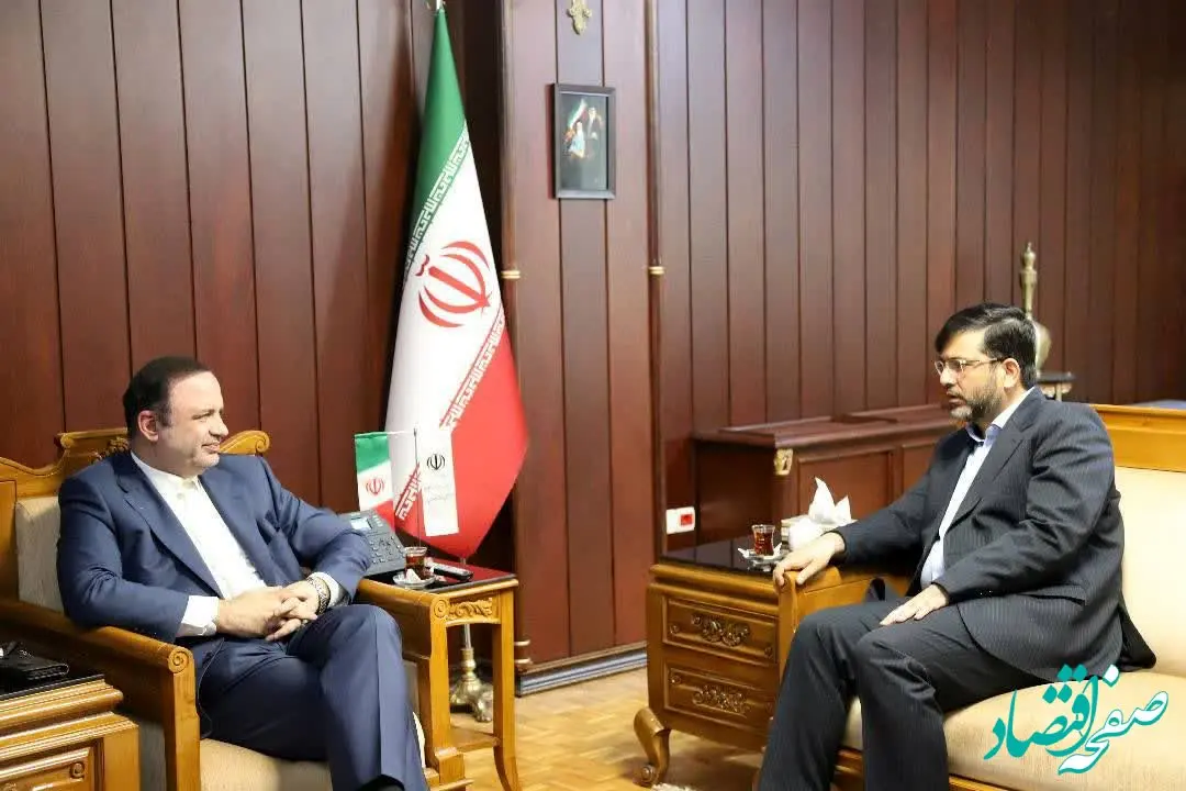 "محمد سرگزی" نماینده مردم شریف سیستان و رئیس کمیسیون قضایی و حقوقی مجلس شورای اسلامی با "رضا مسرور" دبیر شورای‌عالی مناطق آزاد و ویژه اقتصادی دیدار و گفت‌و‌گو کرد