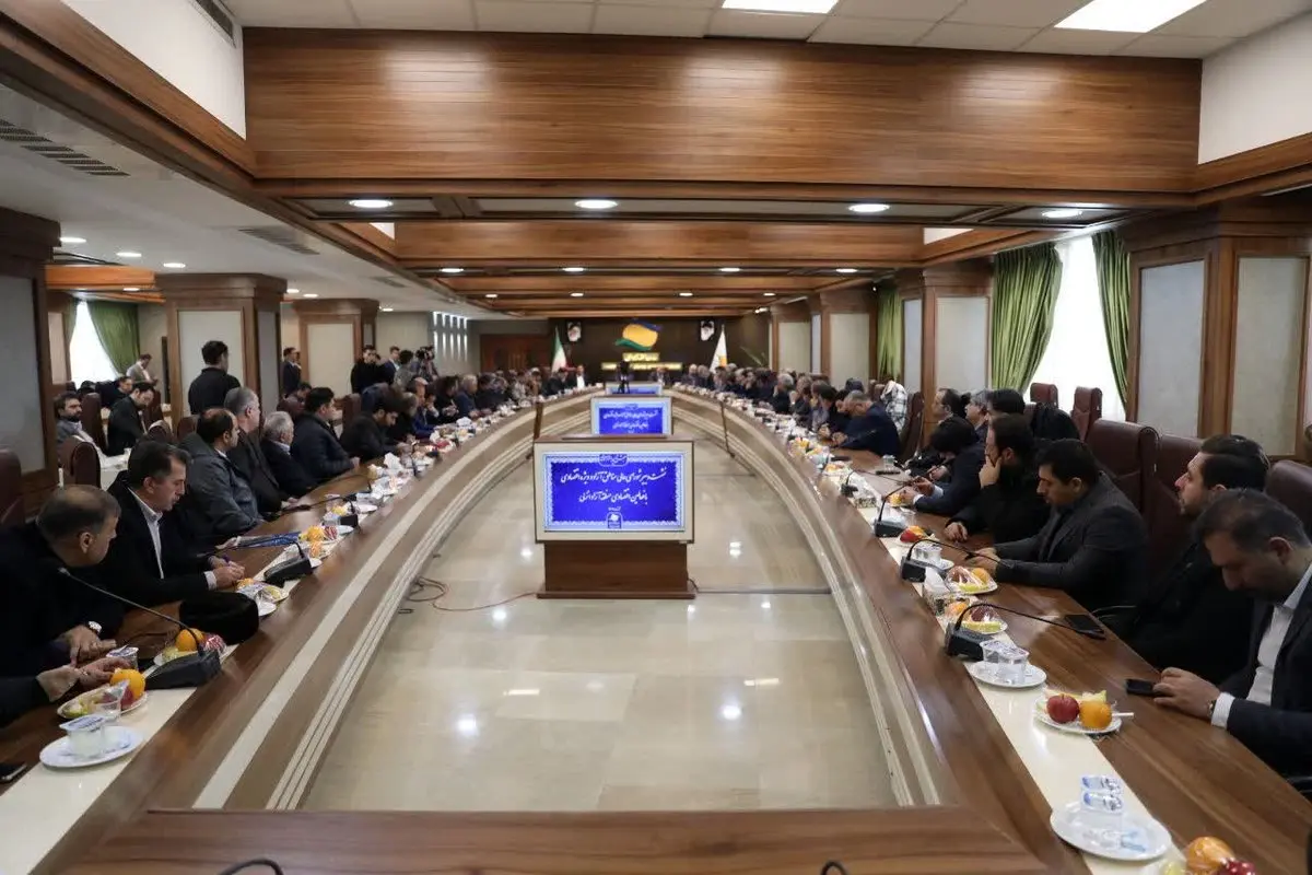 نشست دبیر شورای‌عالی مناطق آزاد و ویژه اقتصادی با فعالین اقتصادی منطقه آزاد انزلی