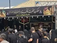 استقرار موکب پذیرایی هلدینگ پتروپالایش اصفهان در مسیر جاماندگان اربعین در جوار گلستان شهدا 
