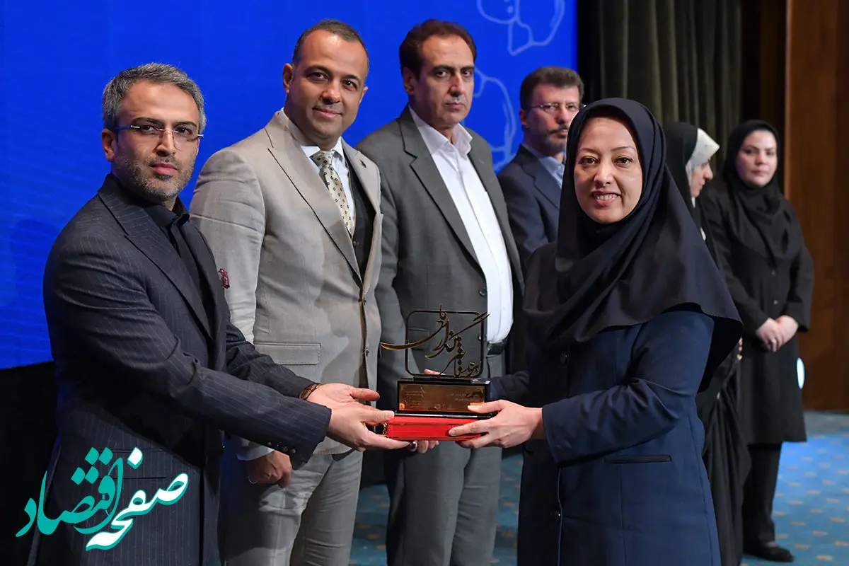  کسب نشان 5 ستاره مدیریت، لوح زرین و تندیس ملی برندهای تأثیرگذار و مدیران کارآفرین، در سومین اجلاس ملی برندهای تأثیرگذار و مدیران کارآفرین