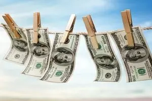 ابلاغ دستورالعمل جدید بانک مرکزی: فروش هزار یورو ارز اسکناسی به هر ایرانی با الزامات سختگیرانه مبارزه با پولشویی