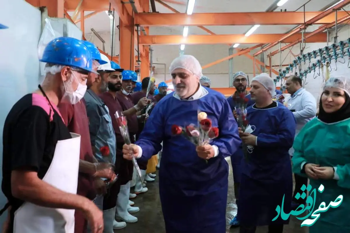تجلیل از کارگران واحدهای صنعتی منطقه آزاد اروند و شهرداری مینوشهر