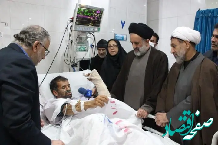 بازدید نماینده مقام معظم رهبری از بیمارستان تأمین‌اجتماعی پیامبر اعظم (ص) و عیادت از مجروحان حادثه تروریستی کرمان