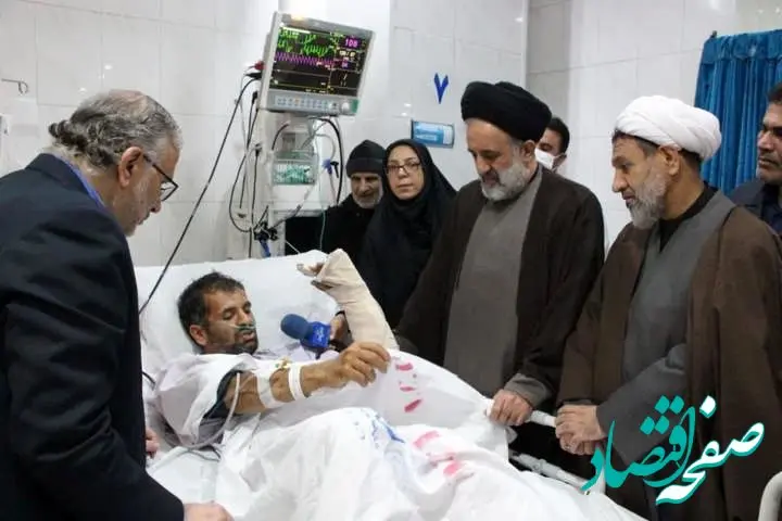 بازدید نماینده مقام معظم رهبری از بیمارستان تأمین‌اجتماعی پیامبر اعظم (ص) و عیادت از مجروحان حادثه تروریستی کرمان