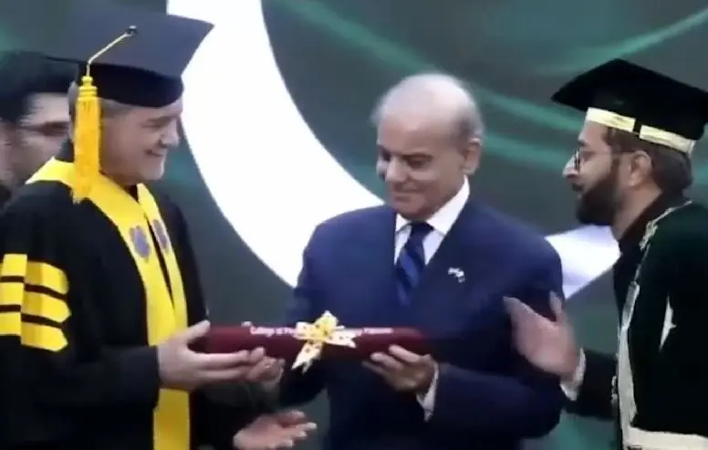 اعطای دکترای افتخاری جراحی قلب به مسعود پزشکیان در پاکستان