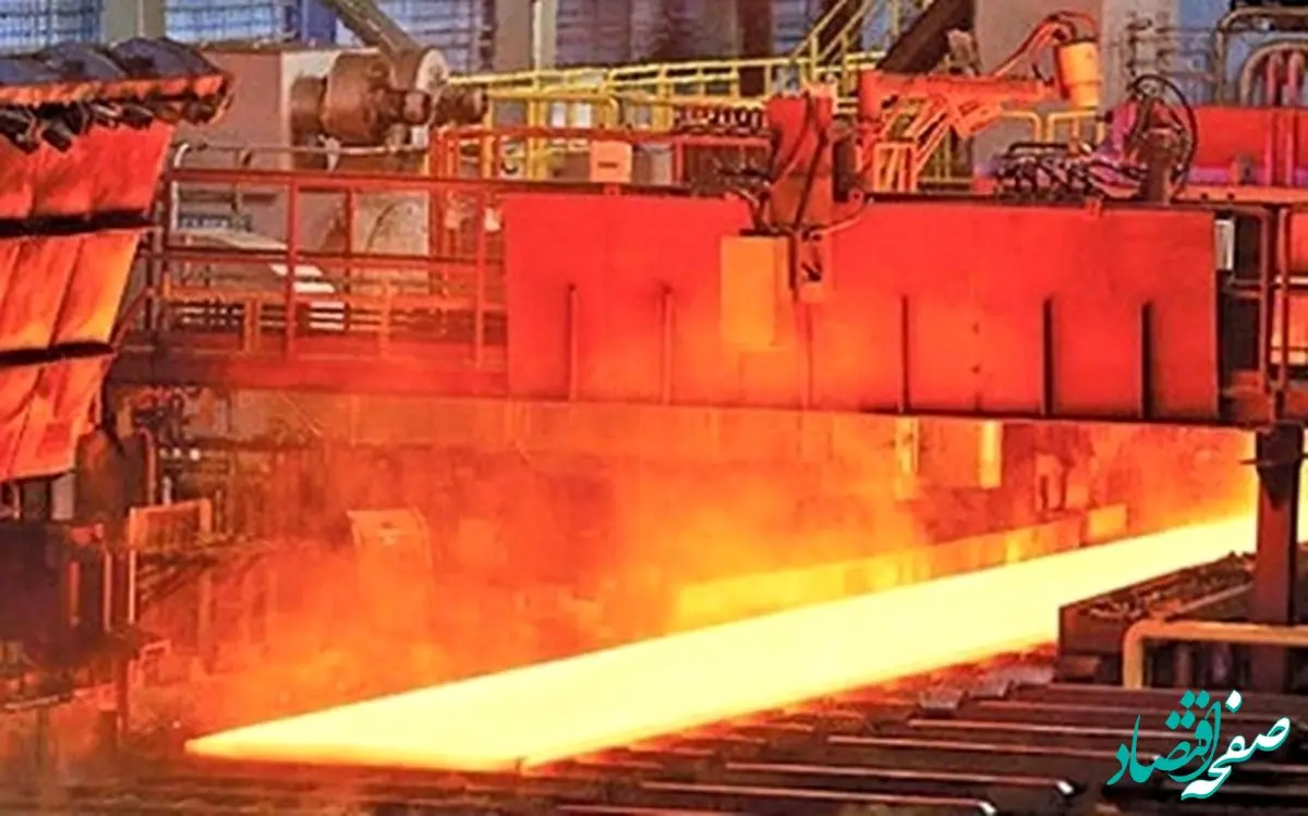 گرمای بی سابقه اهواز هم مانع تلاش و کوشش کارگران فولاد اکسین نشد/ کارگران، عامل مهم موفقیت فولاد اکسین در تولید وصادرات