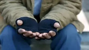 این گدا چند خانه و چند خودرو دارد! | او خیلی ثروتمند است