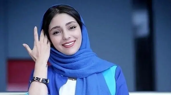 عکس هستی مهدوی فر و سگش به مناسبت سال نوی میلادی
