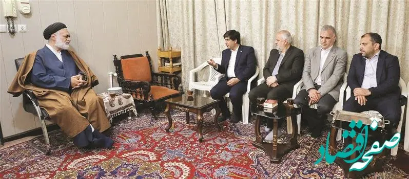 بخش اعظمی از سرمایه فولاد مبارکه به توسعه خود این صنعت اختصاص یابد