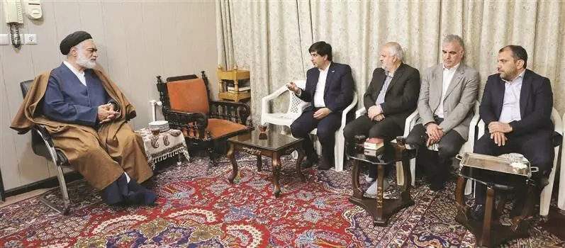بخش اعظمی از سرمایه فولاد مبارکه به توسعه خود این صنعت اختصاص یابد