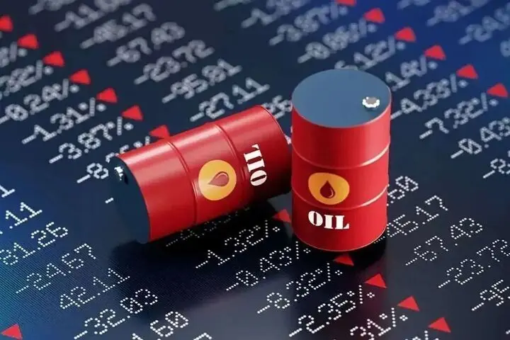سقوط قیمت نفت به زیر ۱۰۰ دلار با فروکش کردن وحشت ژئوپلیتیک