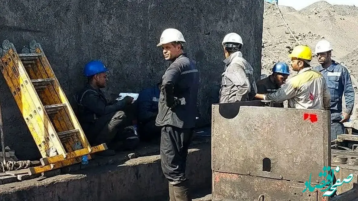 نور امید کم‌فروغ شده | نگذارید بار زندگی، آخرین سنگ معیشت معدنچیان را خُرد کند | زمین هم بدهکار عرق معدنچیان 