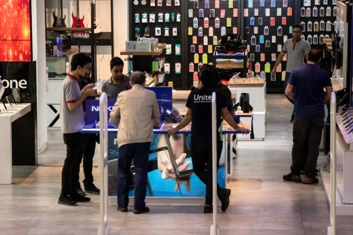 جدول قیمت گوشی سامسونگ، شیائومی و آیفون امروز سه‌شنبه 7 مرداد + قیمت گلکسی A۰۶ | کف قیمت بازار چند؟