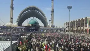حماسه حضور در مصلای تهران؛ آخرین وداع ملت با رهبر شهید انقلاب + فیلم اختصاصی