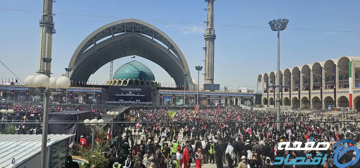 حماسه حضور در مصلای تهران؛ آخرین وداع ملت با رهبر شهید انقلاب + فیلم اختصاصی
