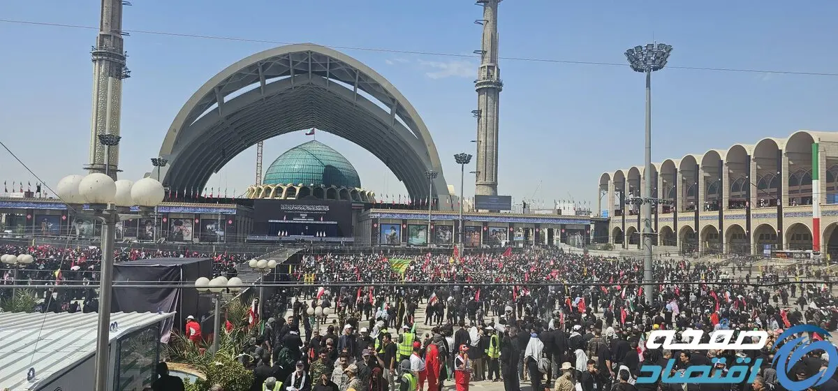 حماسه حضور در مصلای تهران؛ آخرین وداع ملت با رهبر شهید انقلاب + فیلم اختصاصی