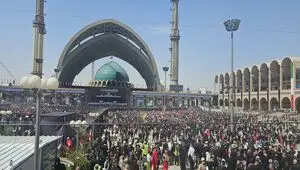حماسه حضور در مصلای تهران؛ آخرین وداع ملت با رهبر شهید انقلاب + فیلم اختصاصی