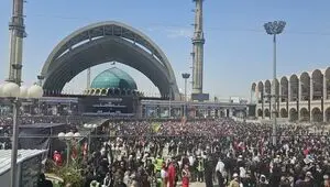 حماسه حضور در مصلای تهران؛ آخرین وداع ملت با رهبر شهید انقلاب + فیلم اختصاصی