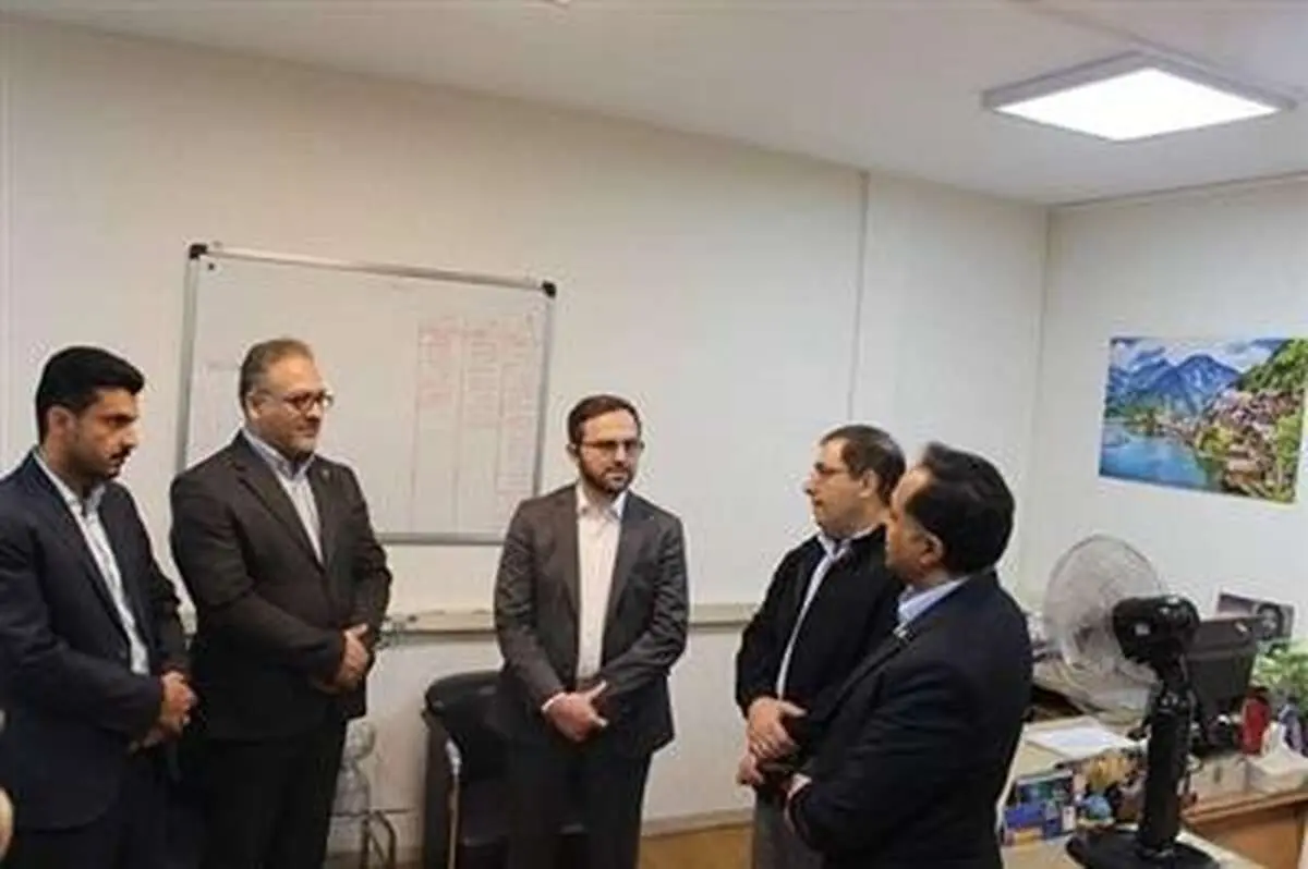 بازدید میدانی مدیرعامل بانک کشاورزی از مدیریت منطقه 2 تهران/حمایت ویژه از بخش های تولیدی در شرایط کنونی