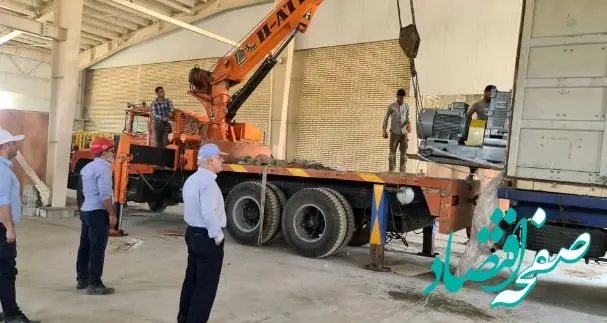 تخلیه دومین پارت تجهیزات کارخانه کاغذ از سنگ الیگودرز انجام شد/ تولید کاغذ همگام با پروتکل‌های محیط زیستی