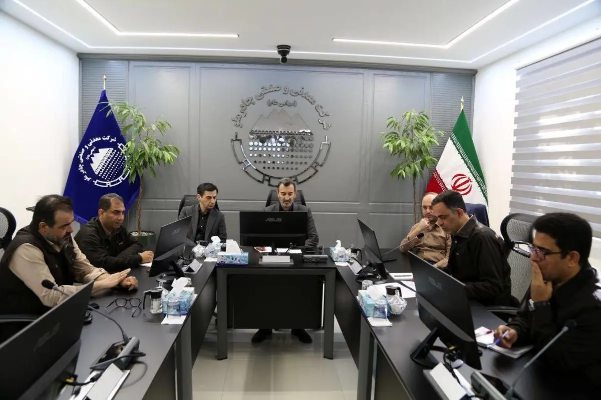 بازدید رئیس هیأت عامل ایمیدرو از مجتمع‌های صنعتی و معدنی چادرملو