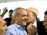 این عکس مسعود پزشکیان با یک کلاه متفاوت حسابی خبرساز شد / ژست جنجالی آقای کاندیدا