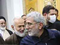 تصویر هایی متفاوت از سردار قاآنی درحال میزبانی از مهمانان مراسم مادر سیدحسن نصرالله