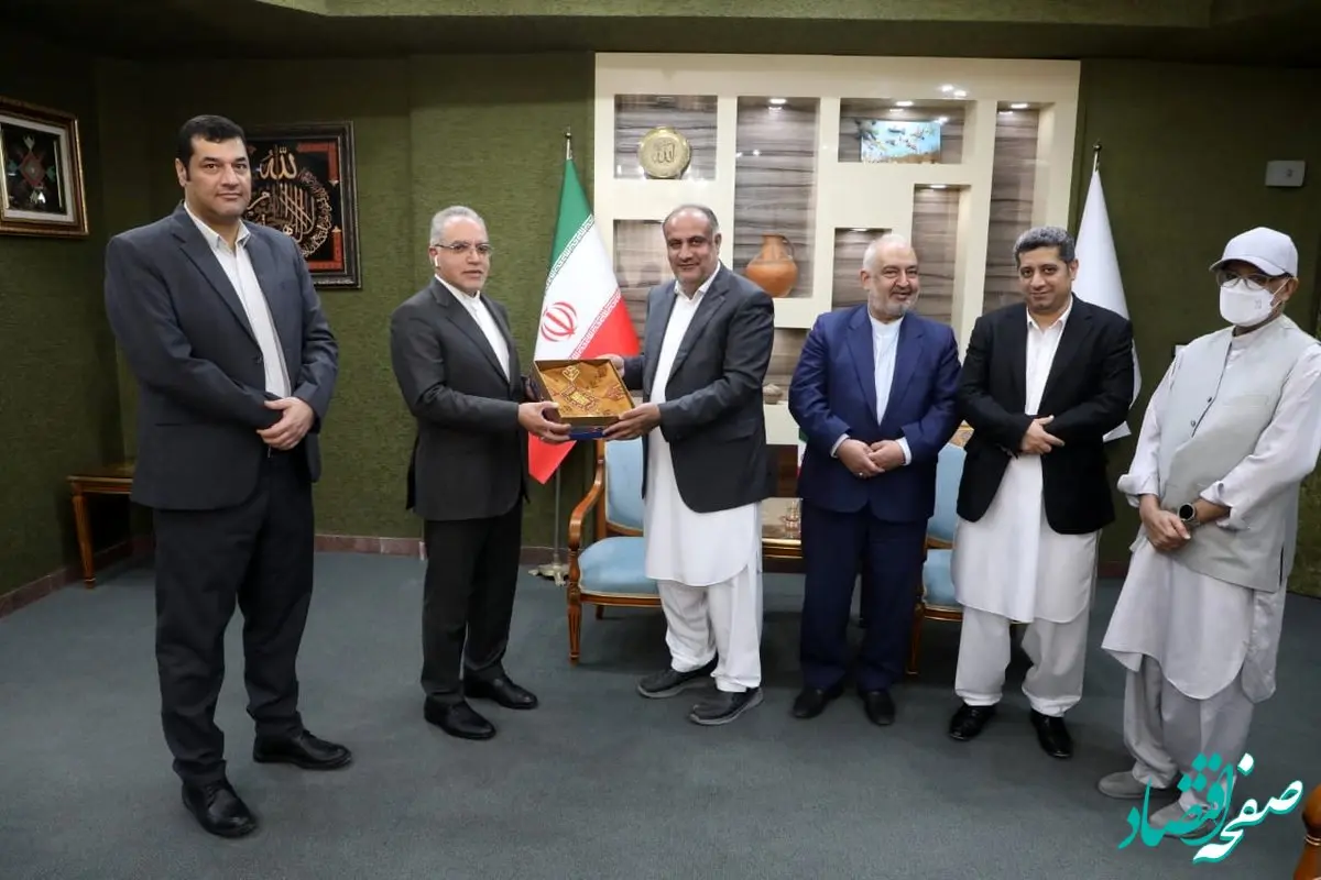 آیین تودیع و معارفه روسای سابق و جدید دفتر نمایندگی وزارت امورخارجه برگزار شد