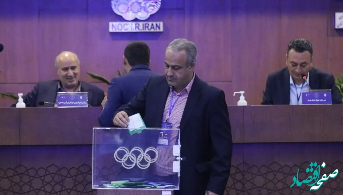 اتهام جنجالی عضو هیئت مدیره پرسپولیس به فدراسیون / سازمان لیگ مهندسی می کند که یک تیم 
صدرنشین شود !