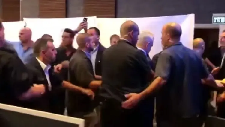 علت قطع کنفرانس خبری نتانیاهو چه بود؟ 