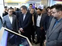 رئیس کل بیمه مرکزی از غرفه‌های نمایشگاه بازدید کرد