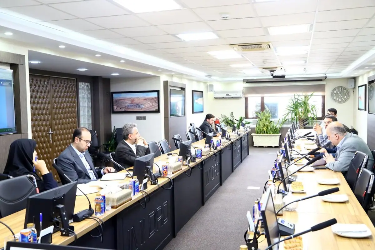 نشست معاونان ایمیدرو و اعضای مرکز پژوهش های ریاست جمهوری