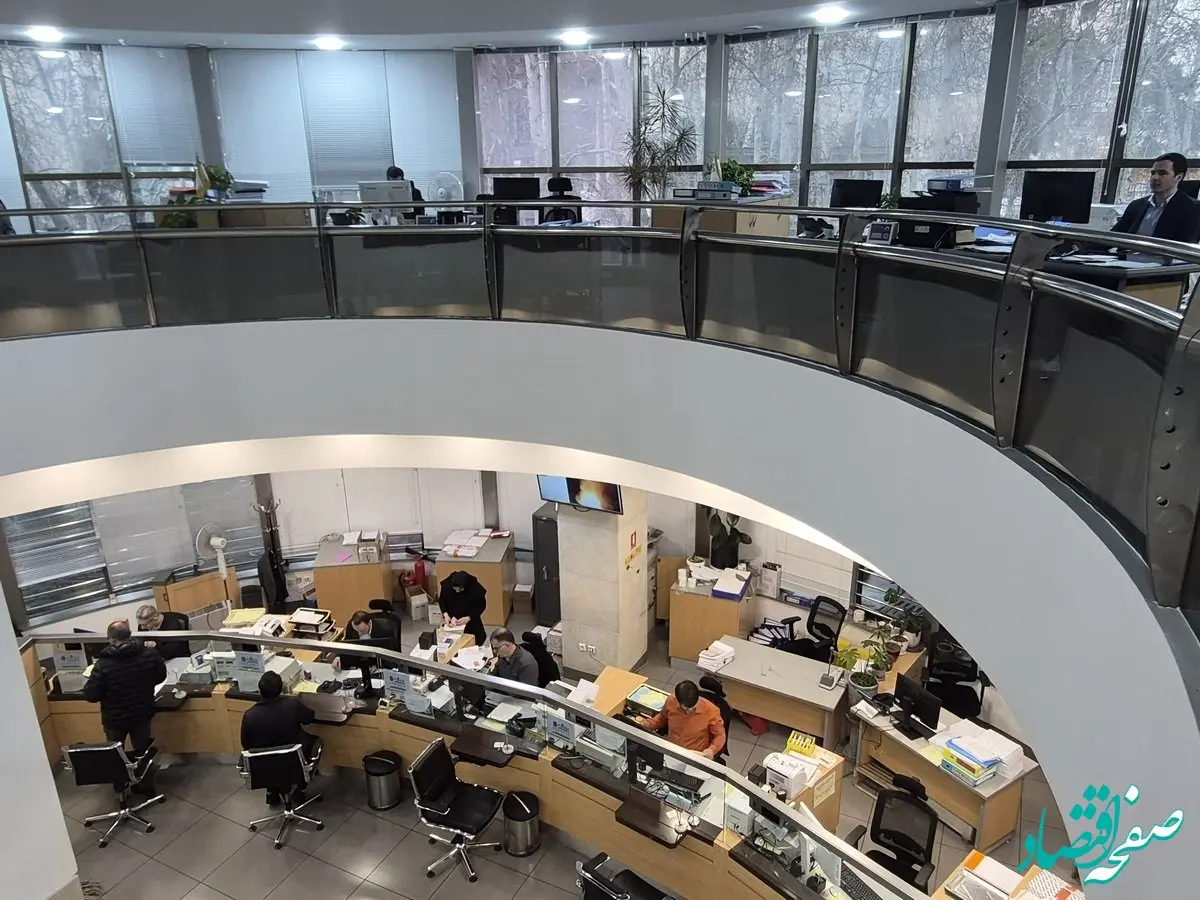 شکوهِ مسئولیت‌پذیری؛ وقتی "خدمت" با تمامِ ظرفیت در شعب کشیک معنا می‌یابد؛ میزبانیِ گرمِ شعب کشیک از مشتریانِ بانک صنعت و معدن