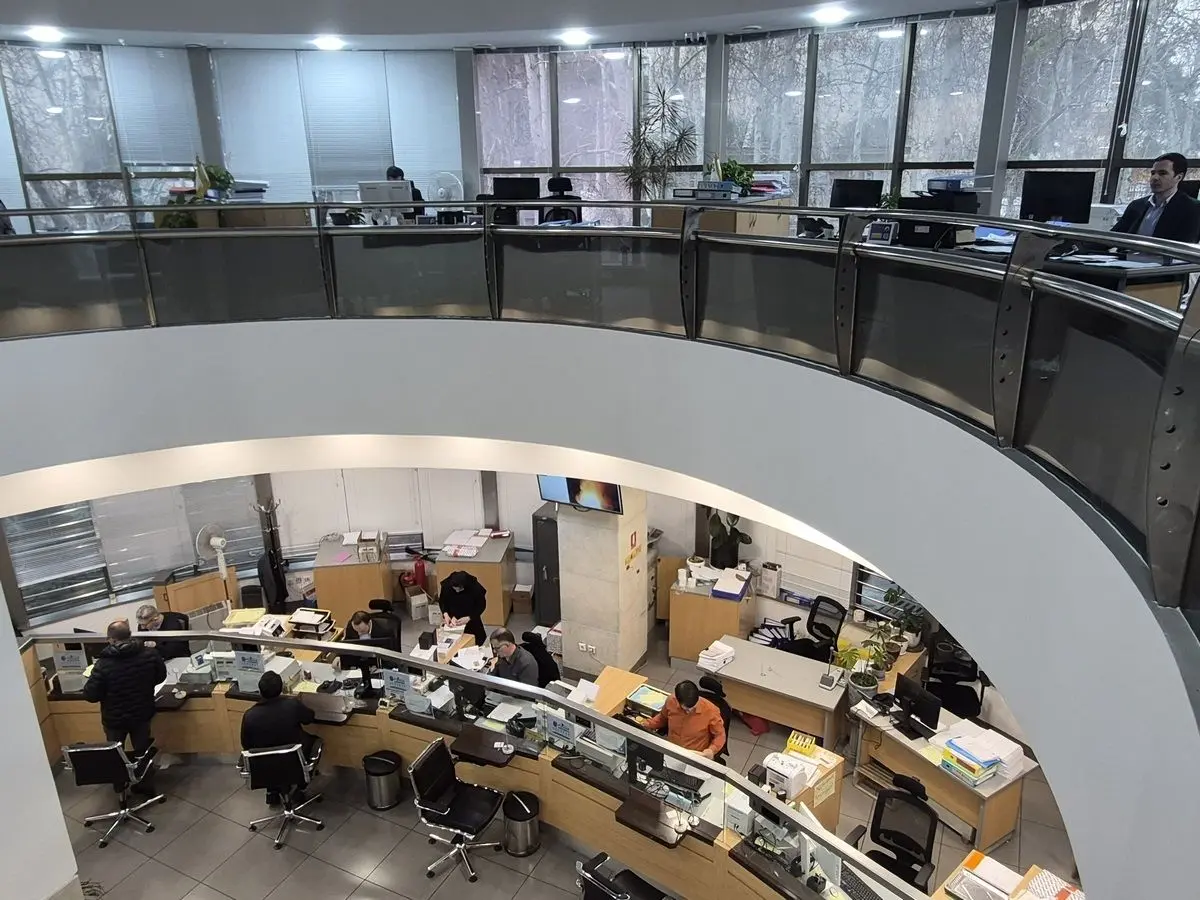 شکوهِ مسئولیت‌پذیری؛ وقتی "خدمت" با تمامِ ظرفیت در شعب کشیک معنا می‌یابد؛ میزبانیِ گرمِ شعب کشیک از مشتریانِ بانک صنعت و معدن