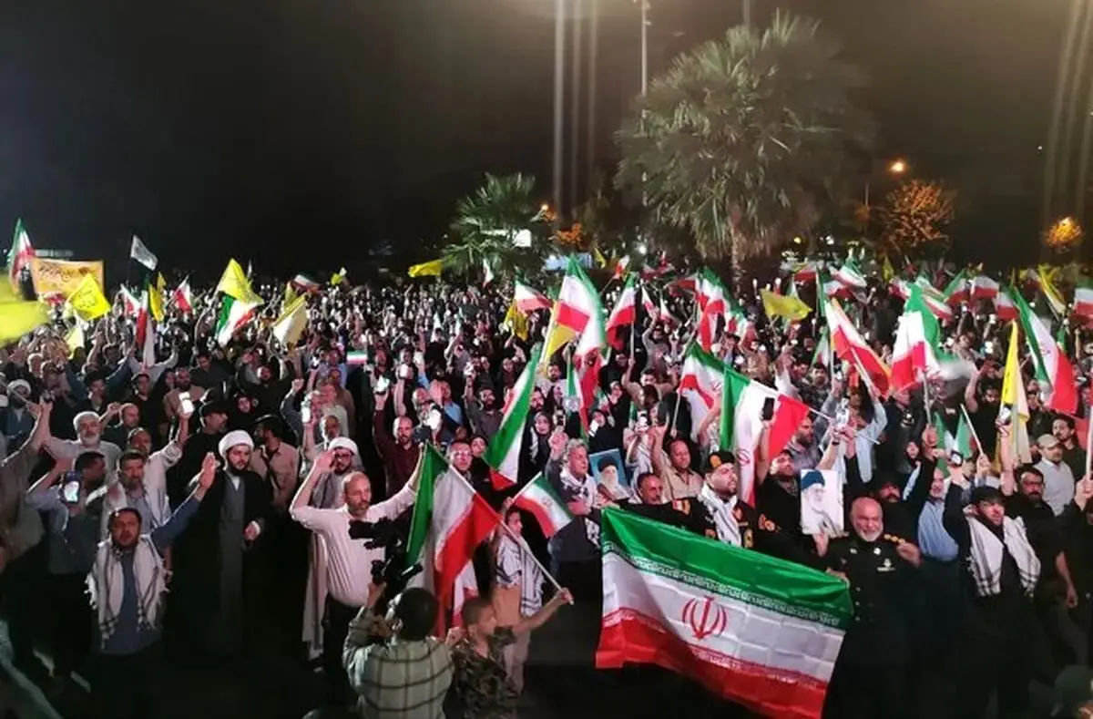 تجمع مردم تهران در پی تهدیدات دونالد ترامپ علیه رهبر انقلاب