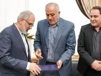 تقدیر رئیس بنیاد مسکن از بانک مسکن به‌ پاس نقش مؤثر در طرح نهضت ملی
