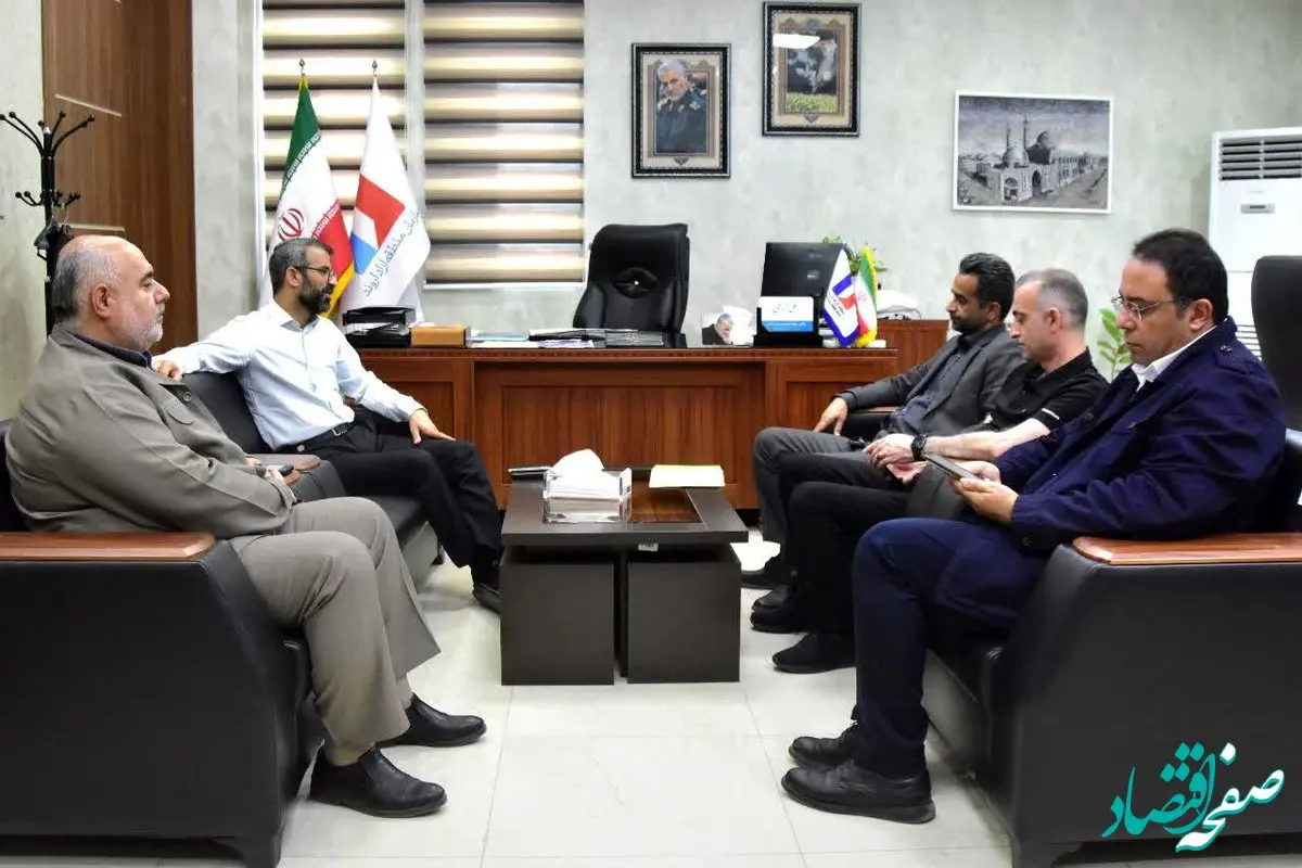 دیدار سرمربی طلایی‌پوشان با مدیرعامل سازمان منطقه آزاد اروند