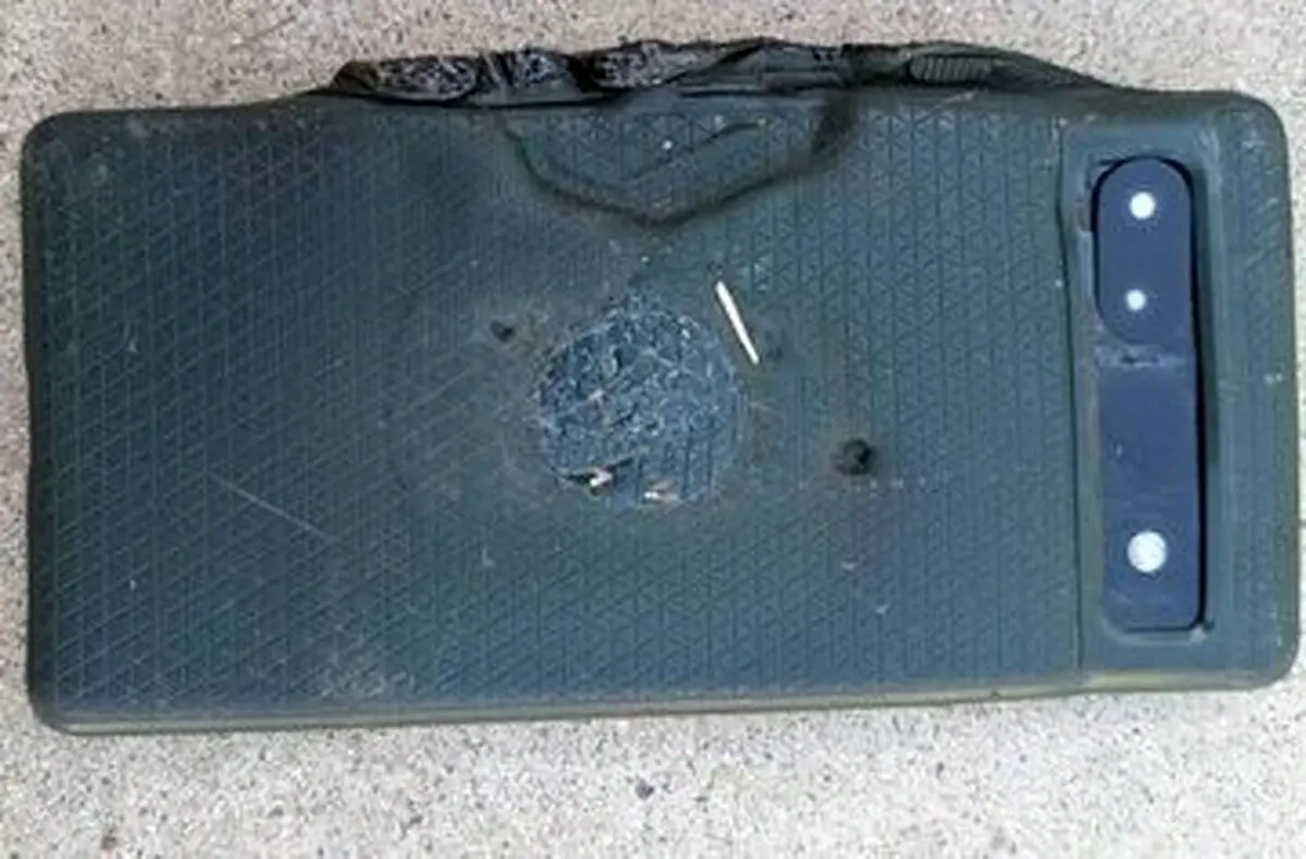 ترکیدن دوباره پیکسل ۶a وسط خواب؛ گوشی در لباس‌ها ذوب شد!