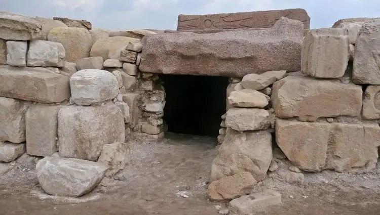 تانیس؛ شهری که تاریخ را بازنویسی می‌کند | فرعونی که در قبر یک فرعون دیگر دفن شد