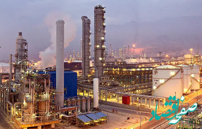 رئیس گروه اقتصادی دفـتـر مقـام معظم رهـبـری از غرفه پتروشیمی زاگرس بازدید کردند