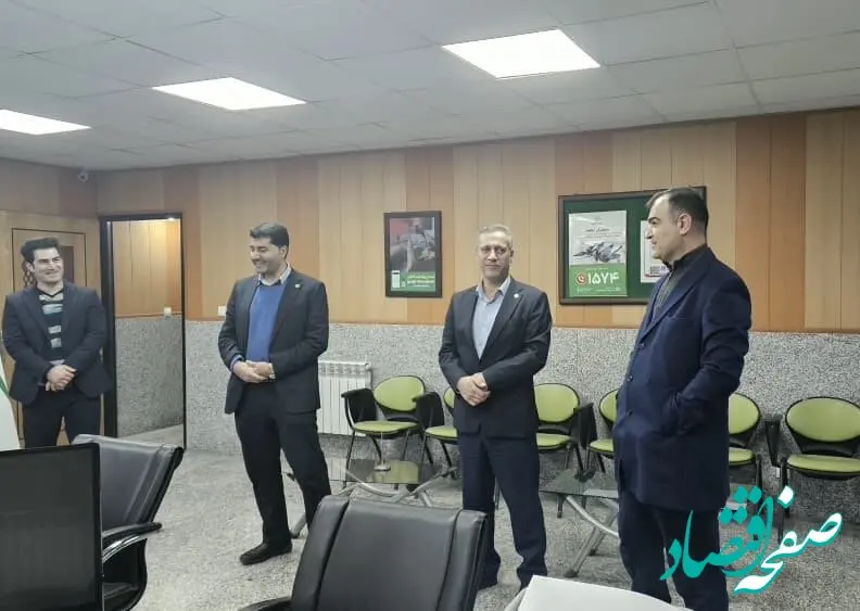 مدیرعامل بیمه البرز در بازدید سرزده از شعبه شهرکرد: رضایت مشتریان مؤثرترین تبلیغ است