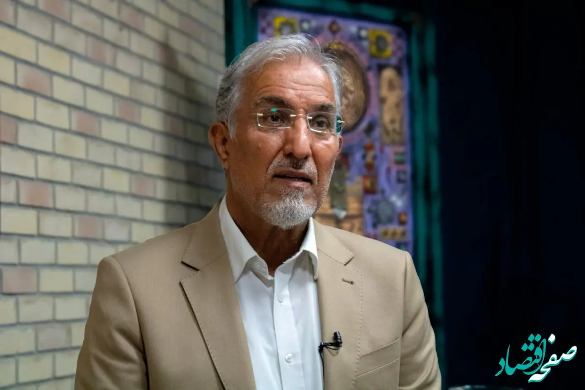 آینده نرخ ارز به کجا کشیده می شود؟ / راغفر: نمی‌شود توقع زندگی معمولی داشت