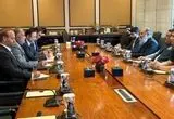 دیدار دبیر شورای‌عالی مناطق آزاد با وزیر تجارت پاکستان در جریان سفر رئیس‌جمهور به اسلام‌آباد