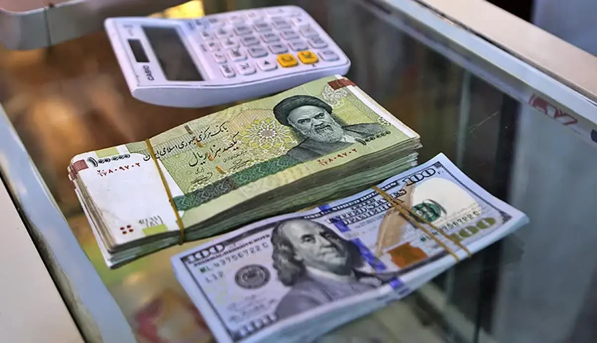 رفت‌ و برگشت دلار میان دو کانال قیمتی؛ بازار چشم‌انتظار اخبار سیاسی