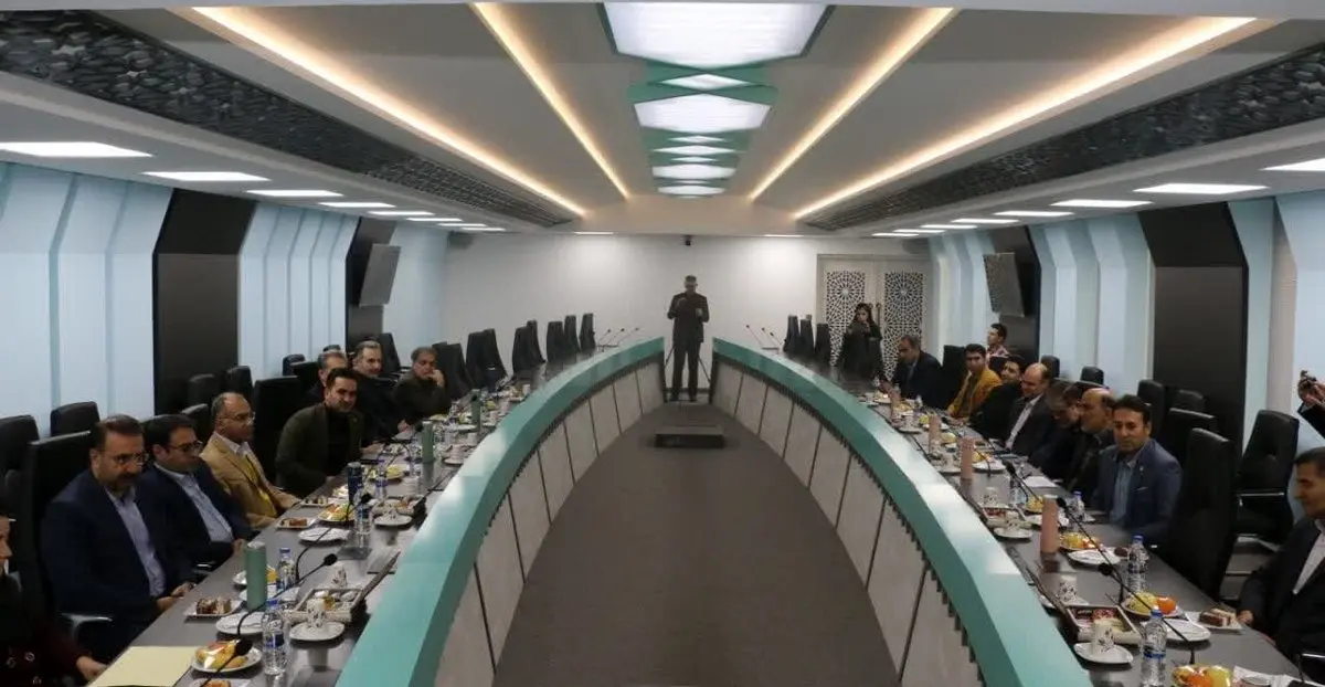 مدیرعامل بیمه ایران به همراه روسای شعب اصفهان به بررسی عملکرد استان پرداخت