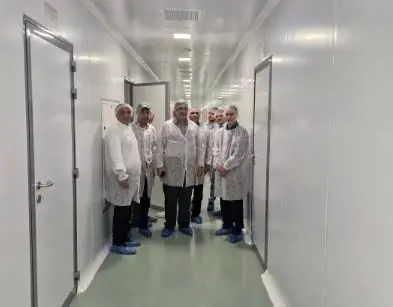 بازدید مدیران بانک صنعت و معدن از شرکت داروسازی کیمیا زیست پارسیان در استان زنجان