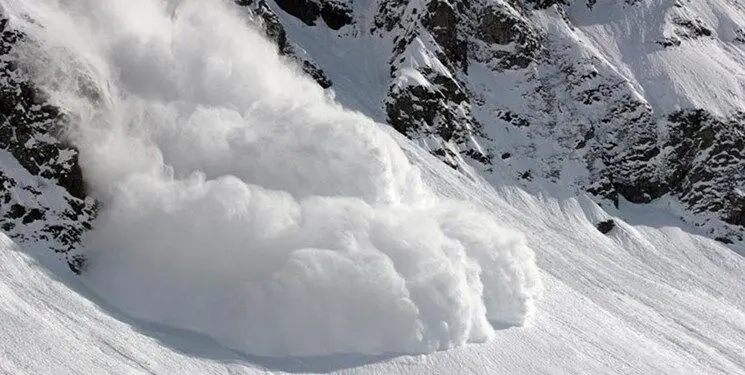 مراقب ریزش بهمن در جاده چالوس باشید