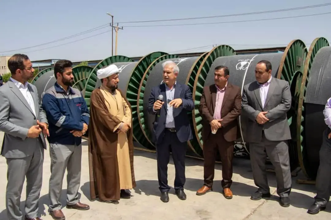 اهدای ۲۸ کیلومتر کابل خودنگهدار به ادارات برق، باهدف پایداری شبکه و کاهش نوسانات برق ماهشهر و بندر امام

